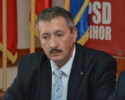 Deputatul Ioan Sorin Roman îl acuză pe fostul primar din Cefa, migrat la PDL, că sabotează Primăria şi angajaţii ei